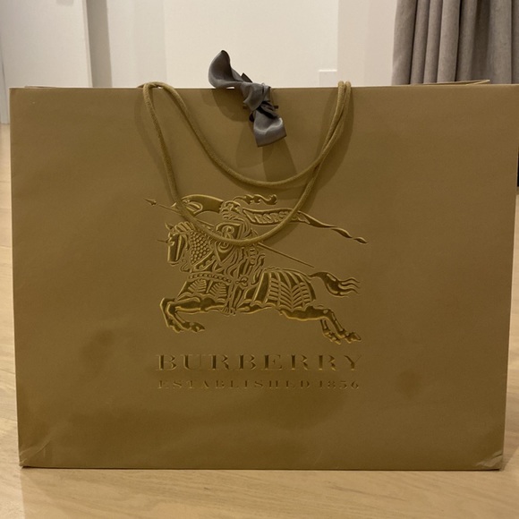 Authentic extra large Burberry paper bag - Picture 13 of 13